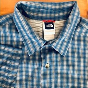 The‎ North Face Men's Large Blue White Plaid Camping Hiking Short Sleeve Shirt